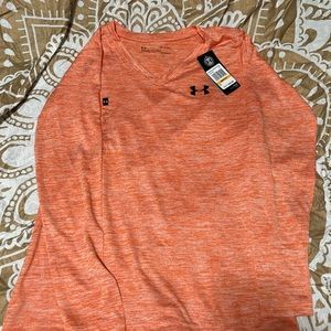 Under Armour tees long sleeve size Small